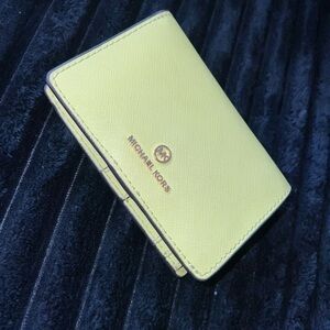 Michael Kors lime green Wallet great condition